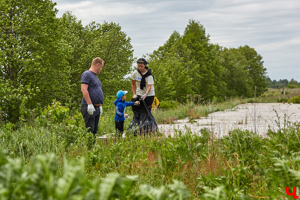 5 июня в «ВеЛесе» отлично отметили Всемирный день окружающей среды — провели фестиваль «Чистое озеро». Начали с субботника на берегу Запольского, закончили BBQ-вечеринкой.