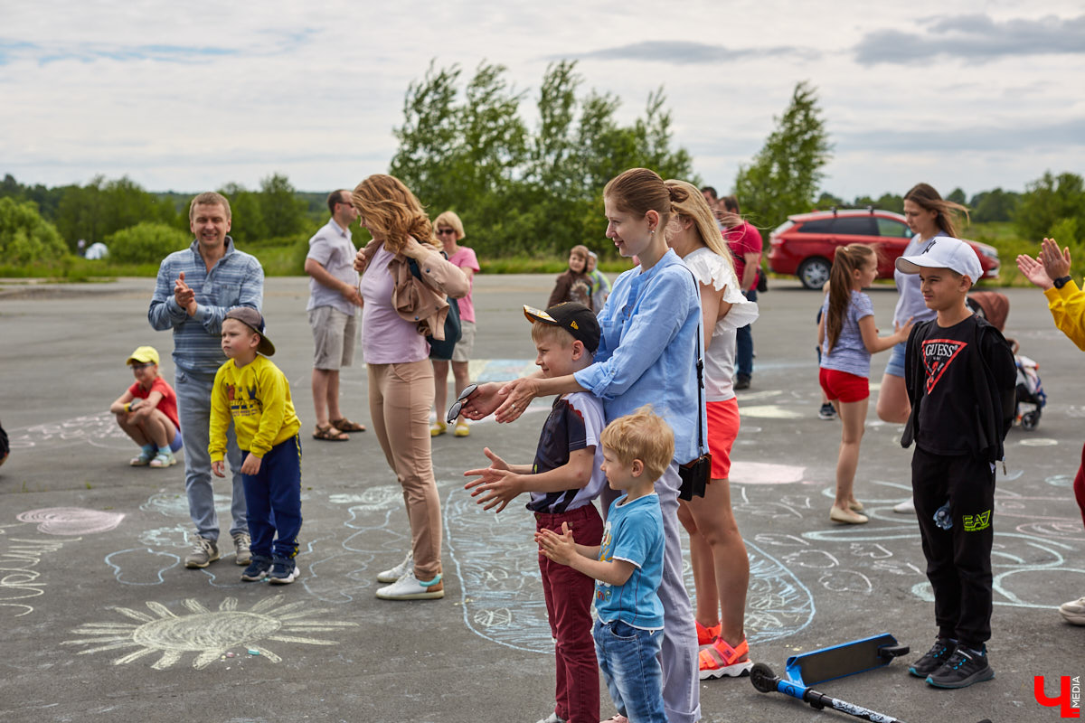 5 июня в «ВеЛесе» отлично отметили Всемирный день окружающей среды — провели фестиваль «Чистое озеро». Начали с субботника на берегу Запольского, закончили BBQ-вечеринкой.