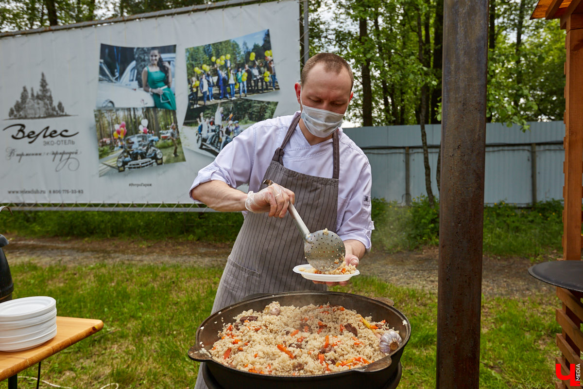 5 июня в «ВеЛесе» отлично отметили Всемирный день окружающей среды — провели фестиваль «Чистое озеро». Начали с субботника на берегу Запольского, закончили BBQ-вечеринкой.