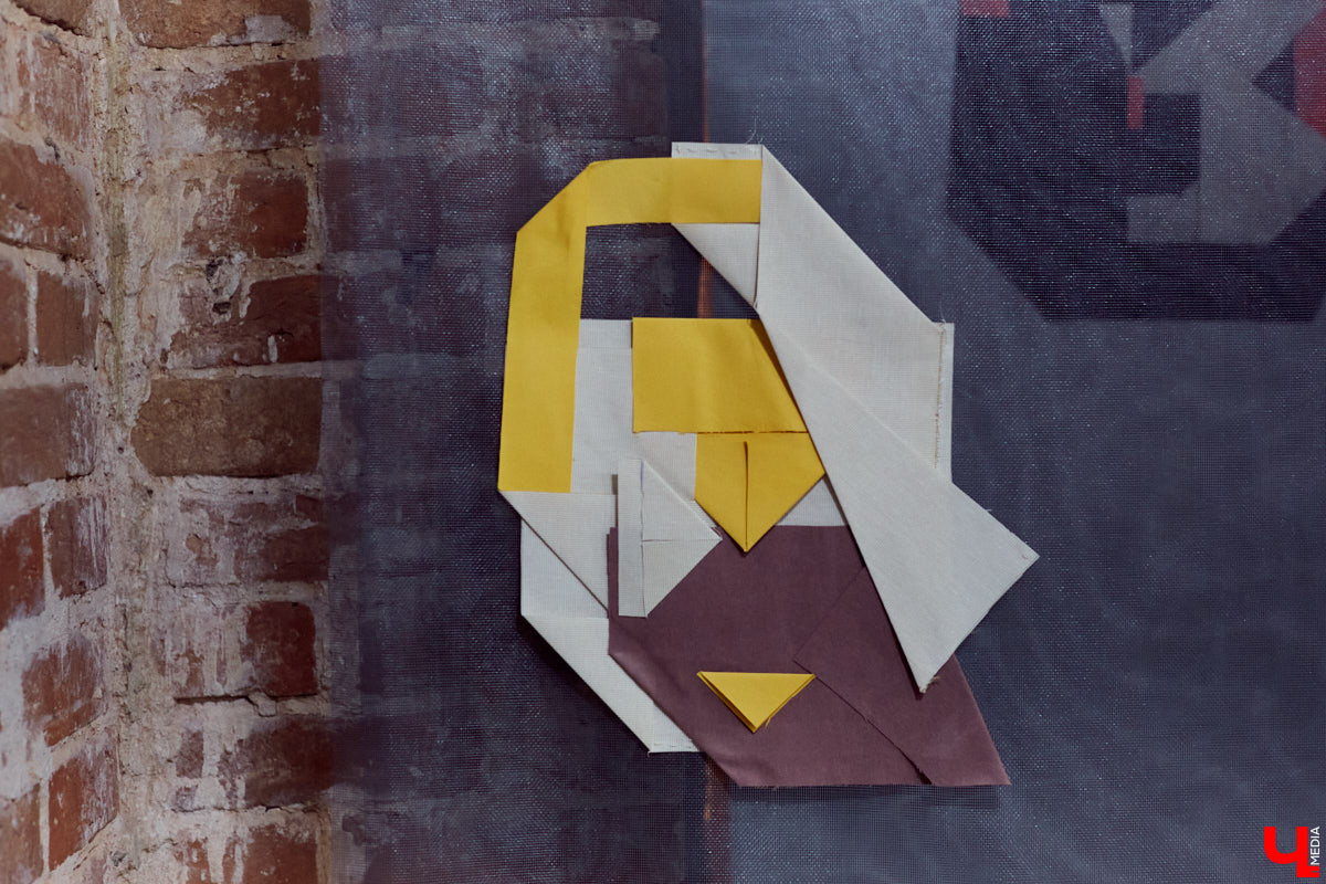 Поющий гобелен, неизвестная миру техника utugami, вышитые картины и вязаные дорожные знаки - все это экспонаты выставки современного текстиля «Закулисье».