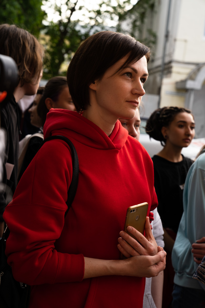 Поющий гобелен, неизвестная миру техника utugami, вышитые картины и вязаные дорожные знаки - все это экспонаты выставки современного текстиля «Закулисье».