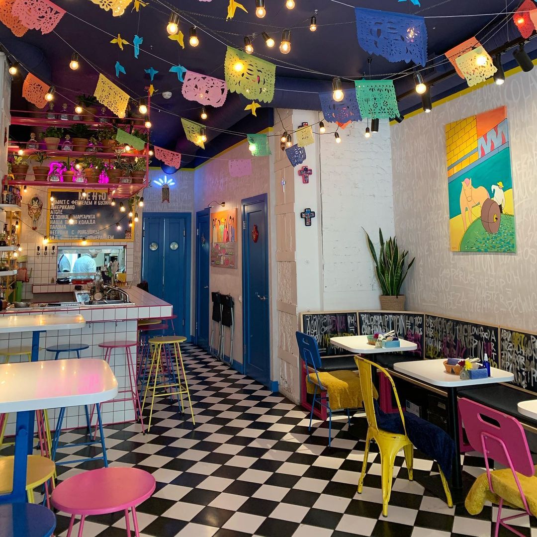 Поездки в Калининград и Петербург, танец в песках, выступление на «Уральских пельменях» и прыжок с парашютом: первый летний уикенд некоторых владимирцев прошел весьма насыщенно!