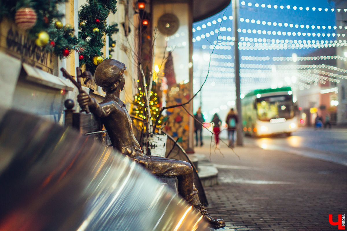 К началу летнего туристического сезона сервис Туту.ру составил путеводитель, который проведет путешественников по таким точкам на карте России, где люди загадывают желания. Составляем план на отпуск и отправляемся в центр города к «месту силы».