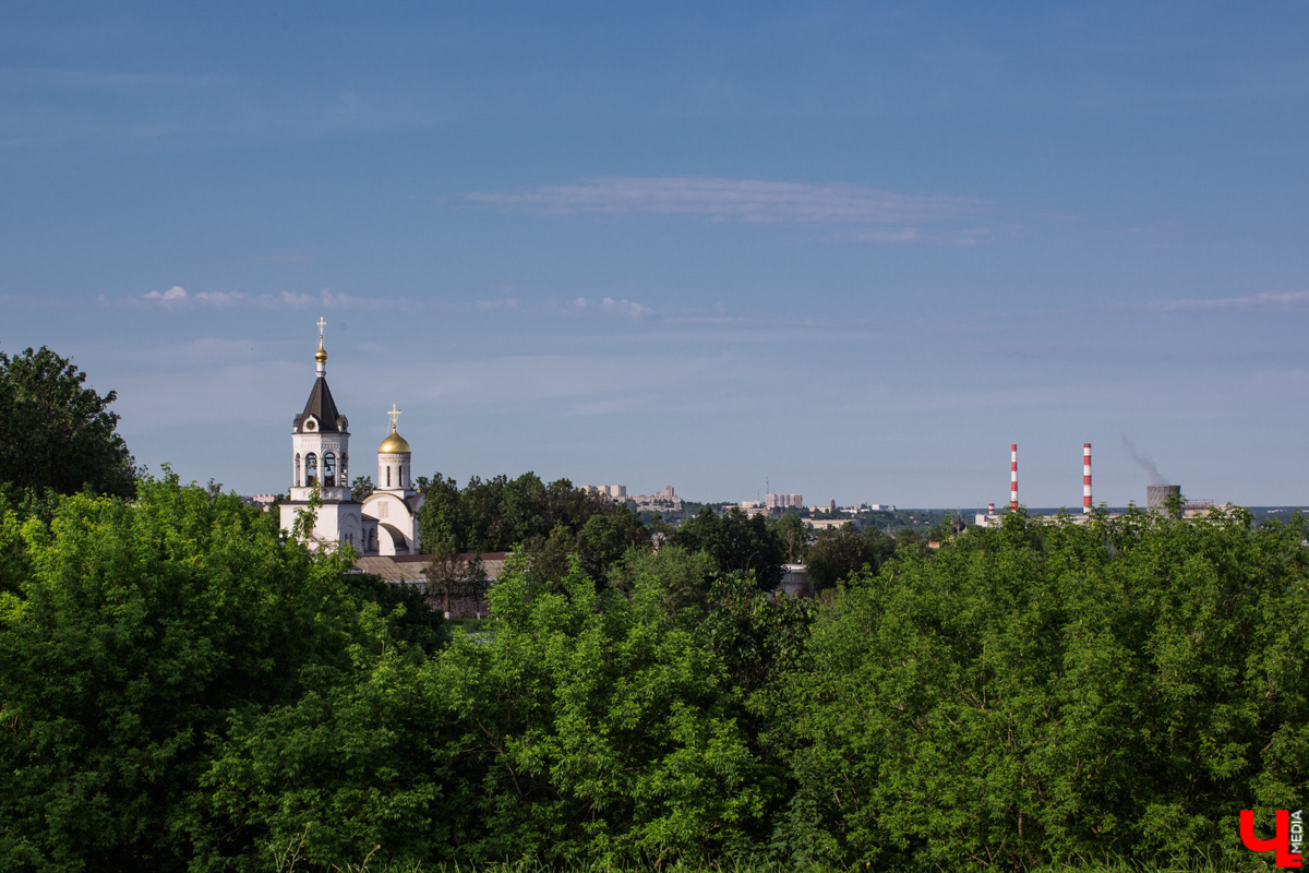 К началу летнего туристического сезона сервис Туту.ру составил путеводитель, который проведет путешественников по таким точкам на карте России, где люди загадывают желания. Составляем план на отпуск и отправляемся в центр города к «месту силы».