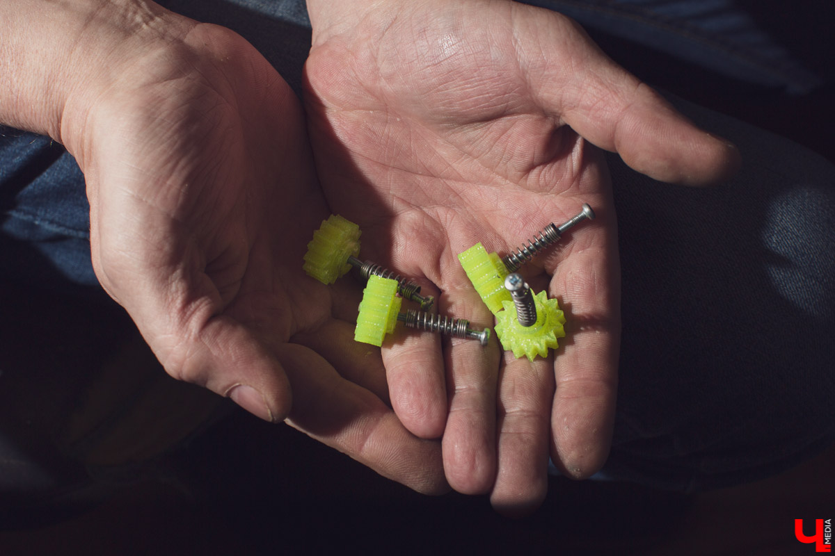 Как вы развлекаетесь на работе? Инженер Олег Катков, например, собирает 3D-принтеры. Узнаем себестоимость «домашнего» изобретения и изучим его функционал.