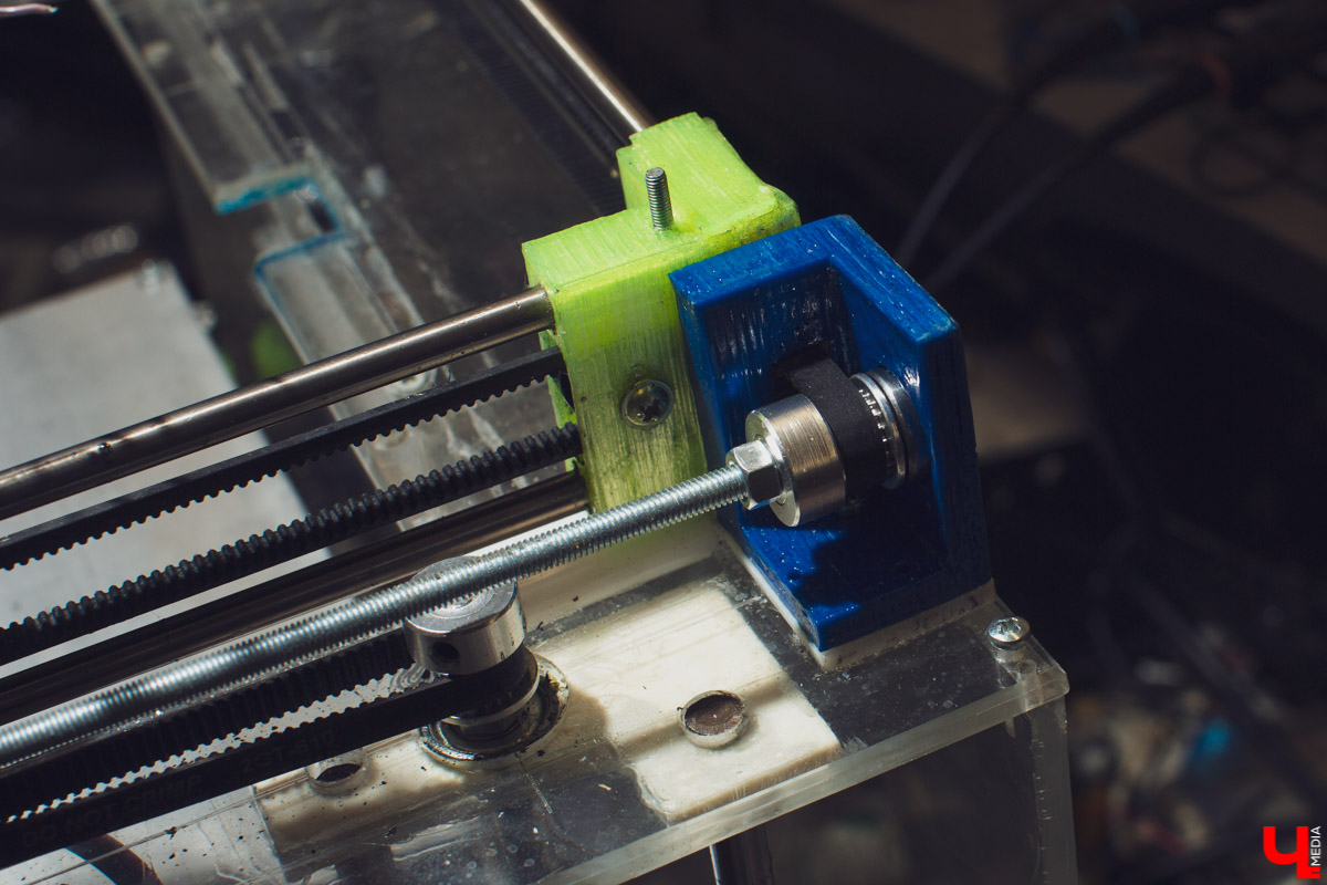 Как вы развлекаетесь на работе? Инженер Олег Катков, например, собирает 3D-принтеры. Узнаем себестоимость «домашнего» изобретения и изучим его функционал.