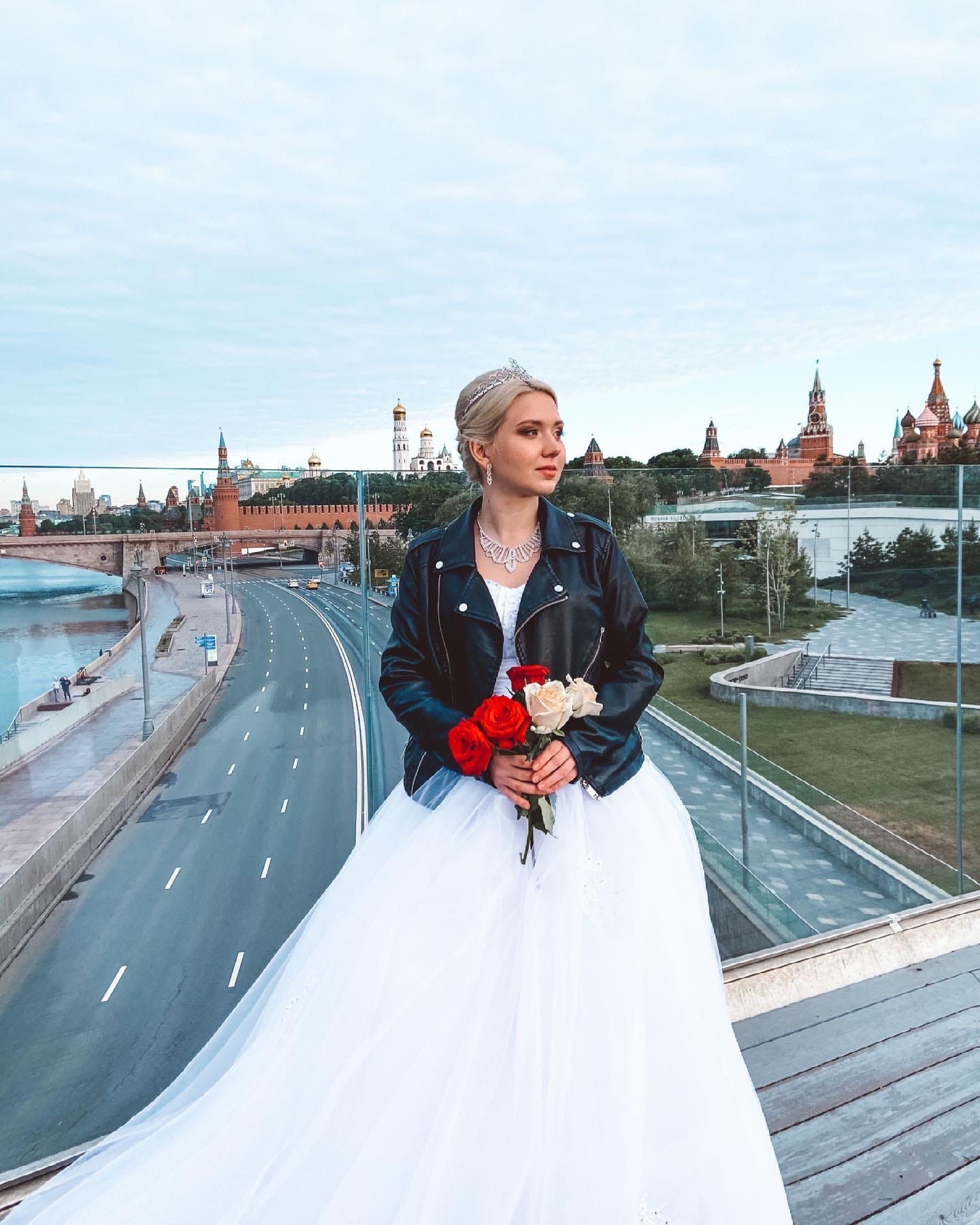 Елизавета Кондрикова окунулась в сказку, побывав на самом крупном благотворительном Венском балу в Европе. Узнаем у жительницы Владимира, как проходят мероприятия подобного масштаба и почему их посещают звезды.