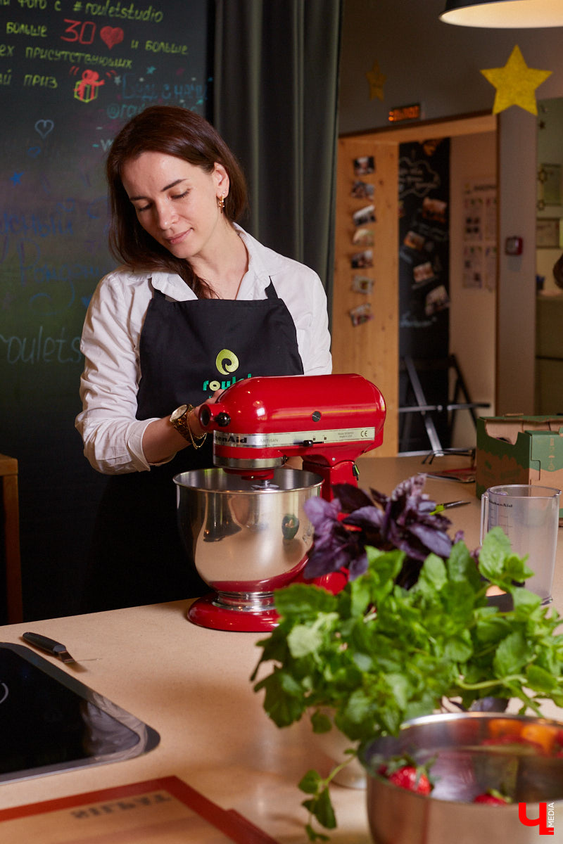 Екатерина Гуцаленко давно мечтала узнать классический вкус десерта «Павлова», а оказалась участником кулинарного эксперимента.