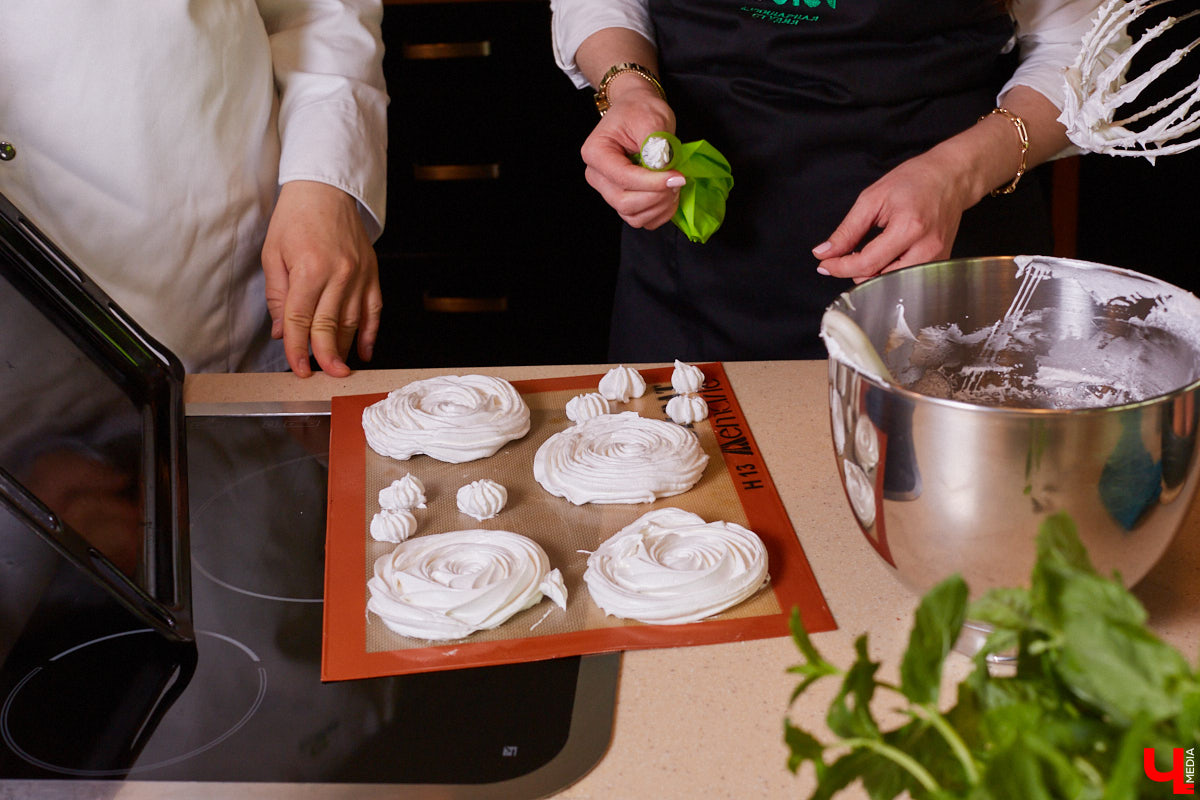 Екатерина Гуцаленко давно мечтала узнать классический вкус десерта «Павлова», а оказалась участником кулинарного эксперимента.