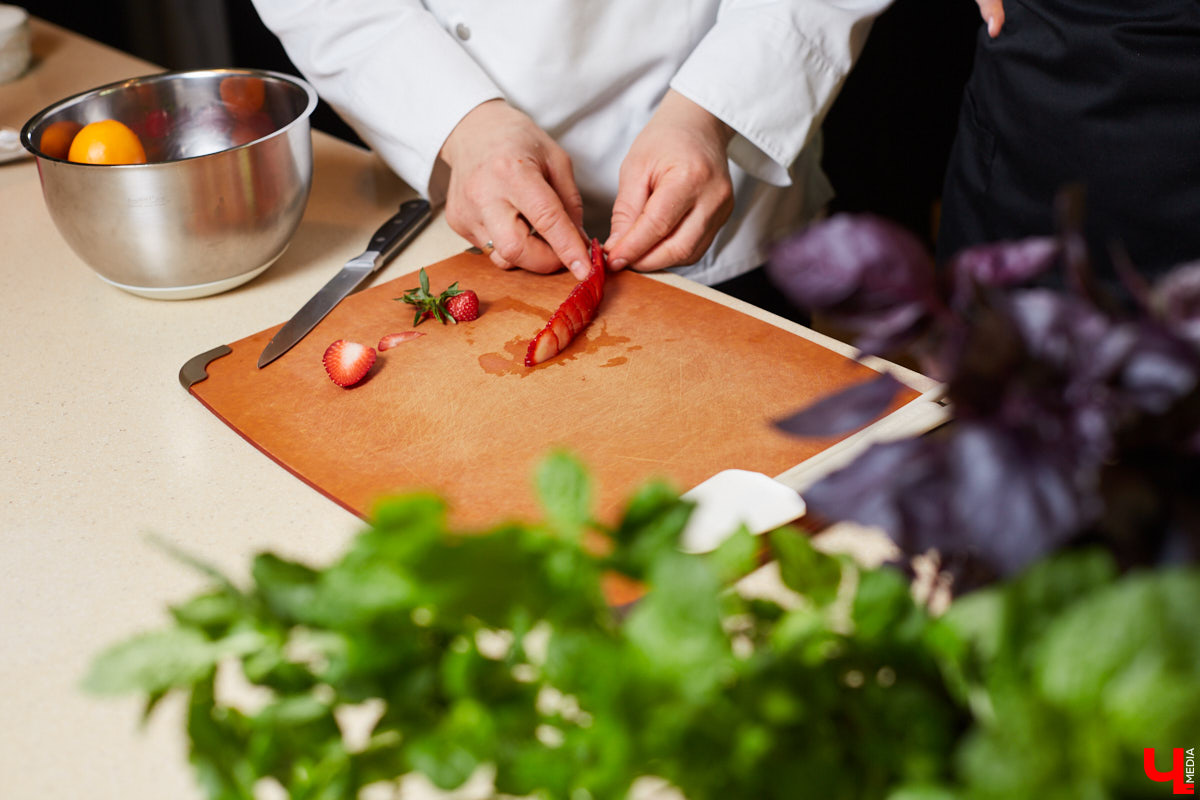 Екатерина Гуцаленко давно мечтала узнать классический вкус десерта «Павлова», а оказалась участником кулинарного эксперимента.