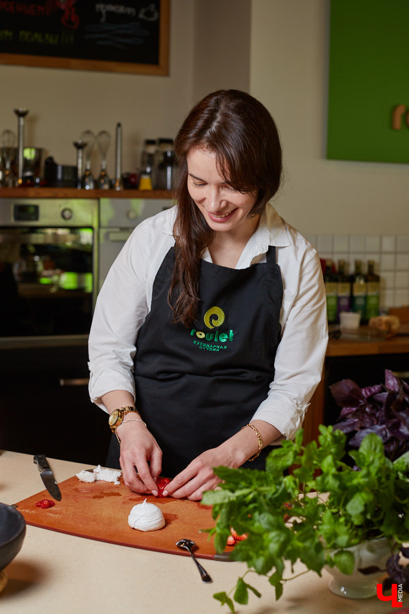 Екатерина Гуцаленко давно мечтала узнать классический вкус десерта «Павлова», а оказалась участником кулинарного эксперимента.