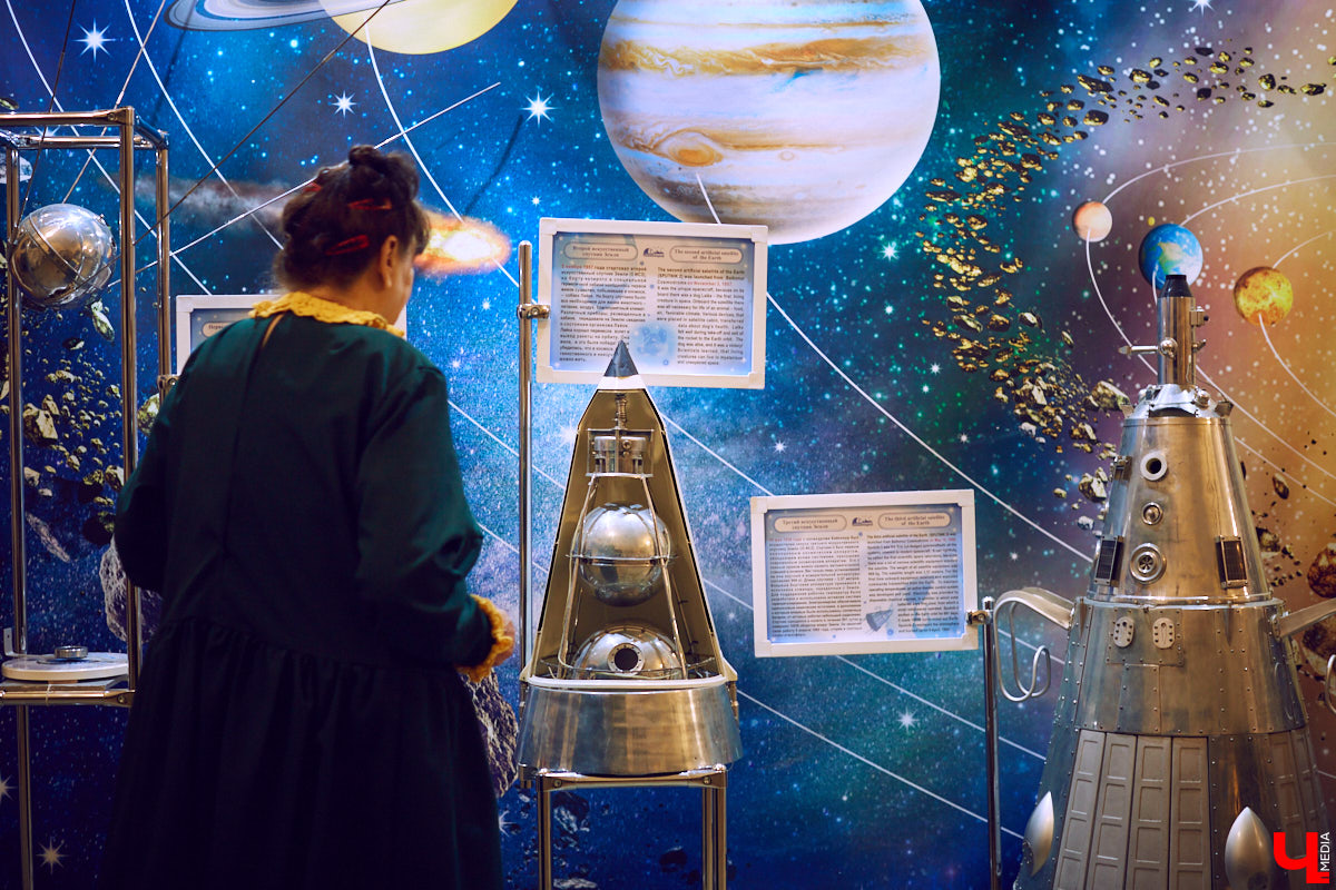 Специально для «Ключ-Медиа» методист Владимирского планетария Валентина Глазова провела небольшой экскурс по астрономическим явлениям: объяснила, когда небо транслирует зрелища, и почему через 25 лет владимирцы ощутят на себе влияние Солнца.