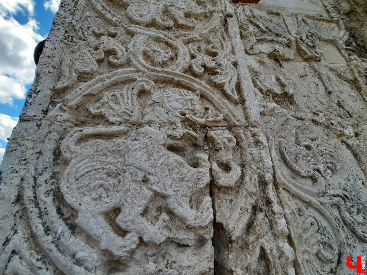 Чем занять выходной? Например, можно отправиться в Юрьев-Польский. У нас под боком стоит древний и интересный город, стоит там побывать!