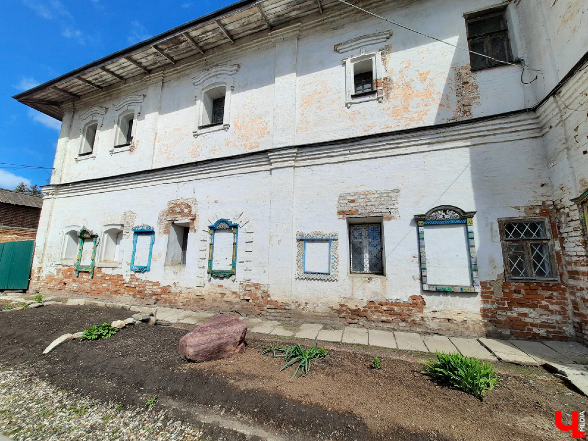 Чем занять выходной? Например, можно отправиться в Юрьев-Польский. У нас под боком стоит древний и интересный город, стоит там побывать!