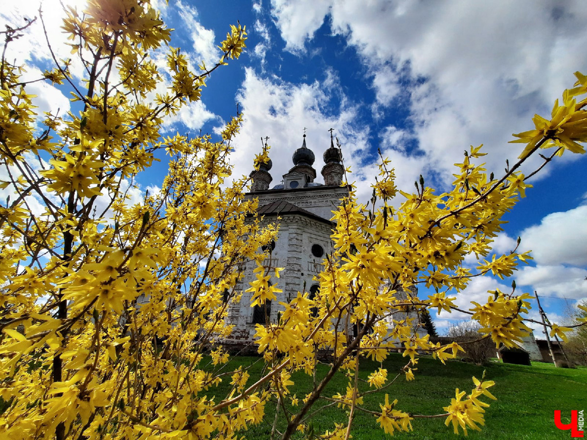 Чем занять выходной? Например, можно отправиться в Юрьев-Польский. У нас под боком стоит древний и интересный город, стоит там побывать!