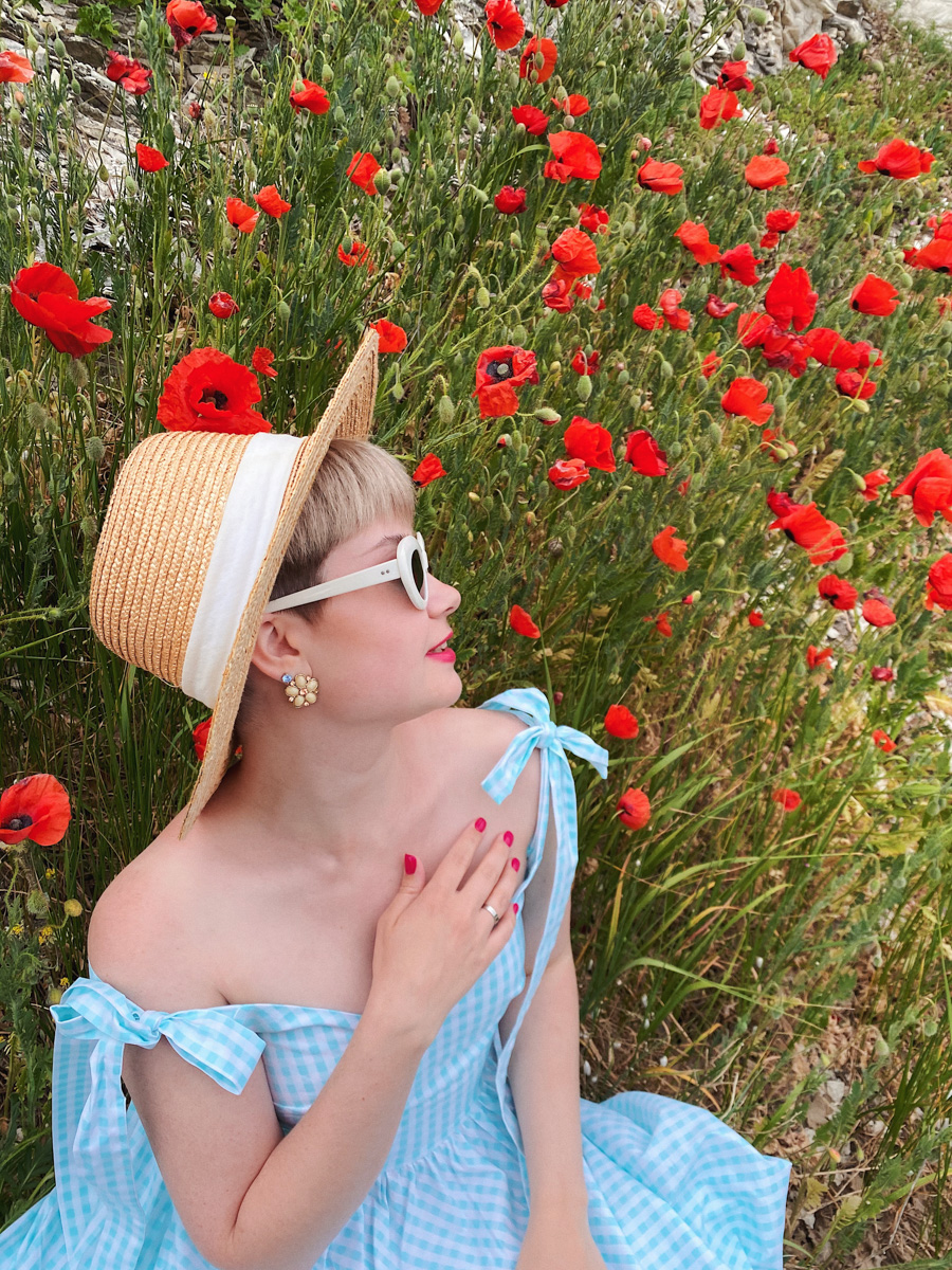 Никакого нафталина! Только актуальные винтажные образы. Стилист Алина Новосельцева показала свои варианты и рассказала, как их создает.