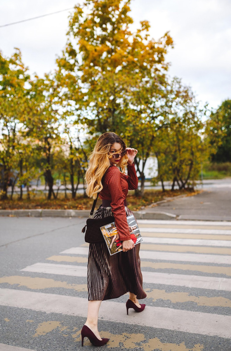 Никакого нафталина! Только актуальные винтажные образы. Стилист Алина Новосельцева показала свои варианты и рассказала, как их создает.