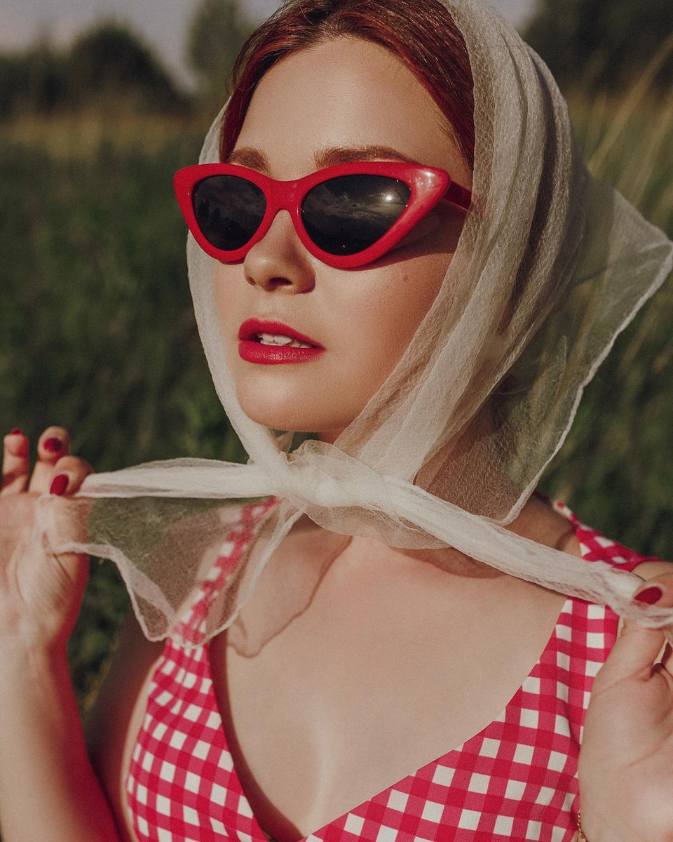 Никакого нафталина! Только актуальные винтажные образы. Стилист Алина Новосельцева показала свои варианты и рассказала, как их создает.