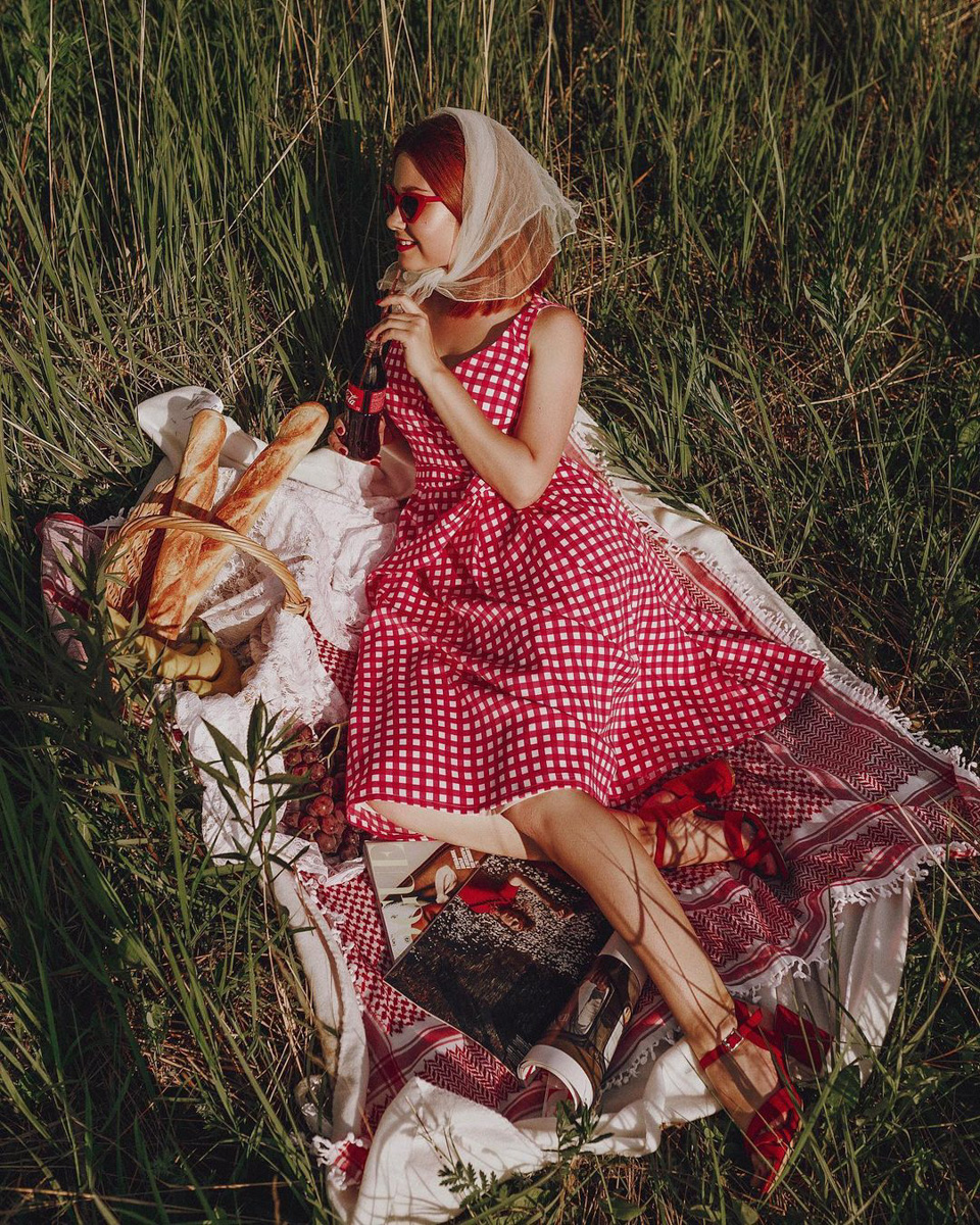 Никакого нафталина! Только актуальные винтажные образы. Стилист Алина Новосельцева показала свои варианты и рассказала, как их создает.