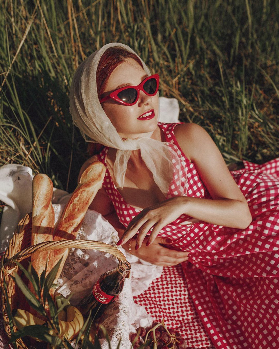 Никакого нафталина! Только актуальные винтажные образы. Стилист Алина Новосельцева показала свои варианты и рассказала, как их создает.