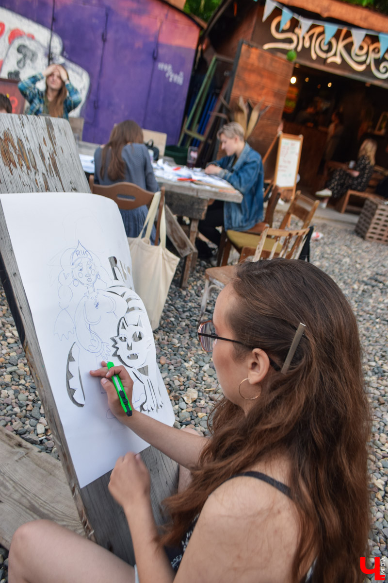 Для стрит-арта праздничные выходные получились продуктивными. Забор во дворике ЦСК теперь украшают новые граффити в стиле трафарет. Ищите Курта Кобейна, Сальвадора Дали, Мэрилин Монро и Сергея Бодрова