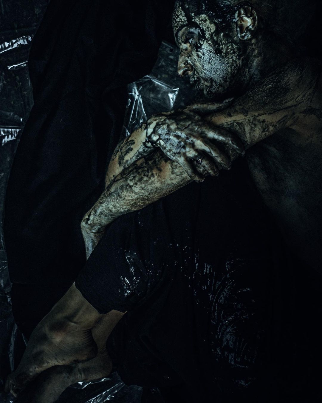 Разве преподаватель может снимать ужасы? Владимирский фотограф Алина Филатова доказывает это своим творчеством и объясняет, почему в каждом человеке живет древняя магия.