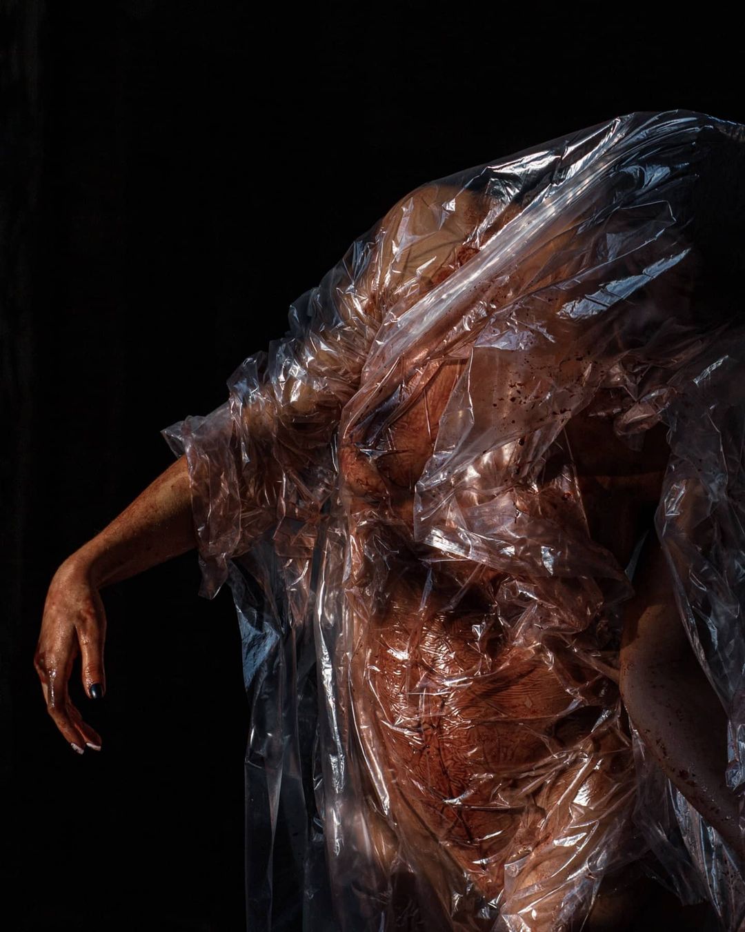 Разве преподаватель может снимать ужасы? Владимирский фотограф Алина Филатова доказывает это своим творчеством и объясняет, почему в каждом человеке живет древняя магия.