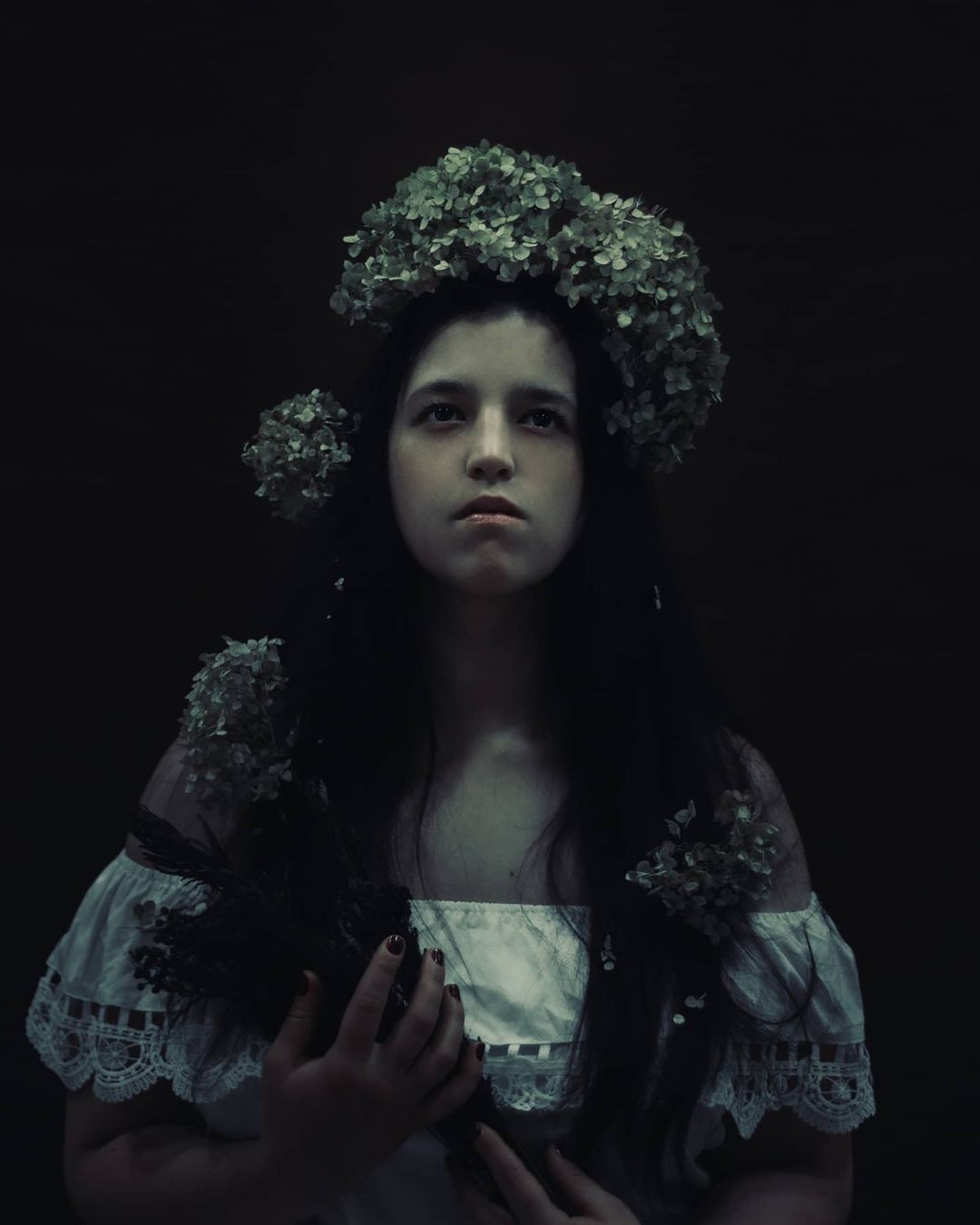 Разве преподаватель может снимать ужасы? Владимирский фотограф Алина Филатова доказывает это своим творчеством и объясняет, почему в каждом человеке живет древняя магия.