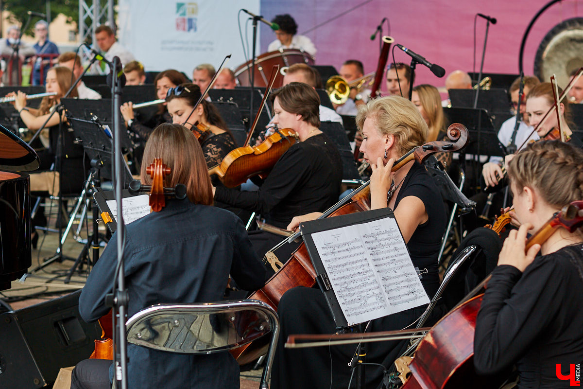 Фестиваль-путешественник «Музыкальная экспедиция» прошел в нашем регионе уже в 8-й раз. Форум побывал в необычных уголках края и собрал более 7000 слушателей. Делимся с вами итогами, отзывами и фотографиями с завершающего серию мероприятий национального проекта «Культура» концерта