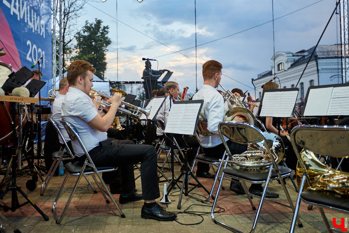 Фестиваль-путешественник «Музыкальная экспедиция» прошел в нашем регионе уже в 8-й раз. Форум побывал в необычных уголках края и собрал более 7000 слушателей. Делимся с вами итогами, отзывами и фотографиями с завершающего серию мероприятий национального проекта «Культура» концерта