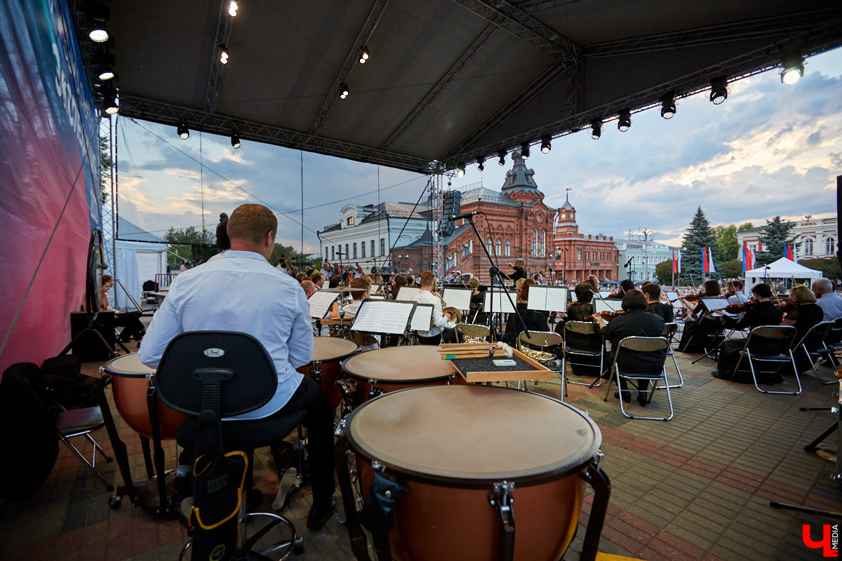 Фестиваль-путешественник «Музыкальная экспедиция» прошел в нашем регионе уже в 8-й раз. Форум побывал в необычных уголках края и собрал более 7000 слушателей. Делимся с вами итогами, отзывами и фотографиями с завершающего серию мероприятий национального проекта «Культура» концерта