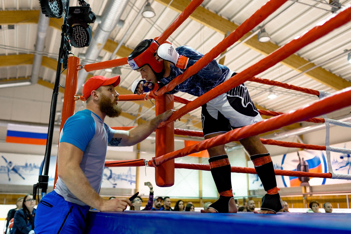 Врачи наперебой твердили, что муромском бойцу и тренеру «местного Макгрегора» Сергею Дьяконову больше не вернуться в спорт. Однако, чудо произошло: на прошлой неделе он выступил на одном из главных боев турнира «Горилла ММА» в Башкортостане
