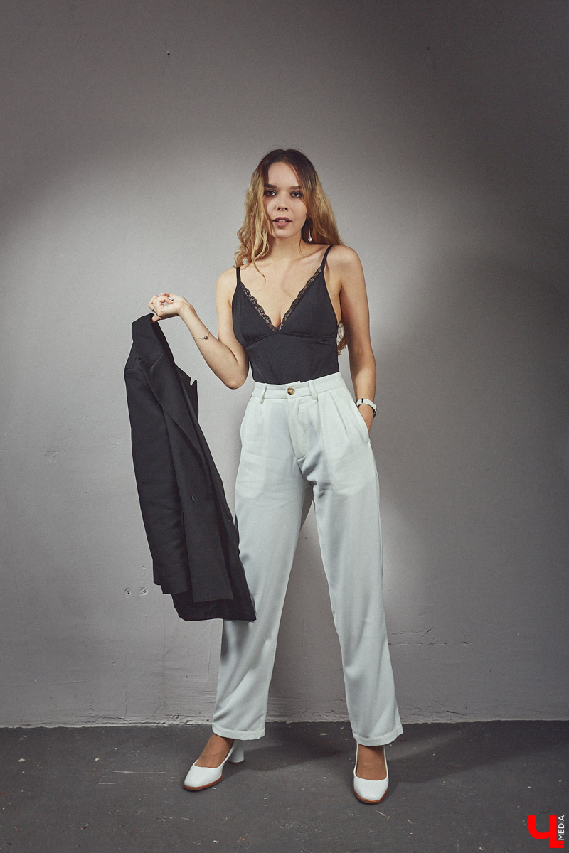 О том, как в одном гардеробе уживаются вместе и удобные вещи для репетиций, и элегантные наряды для офиса, и чувственные аутфиты для выхода в свет, рассказала актриса ковровского народного театра Алина Казимова