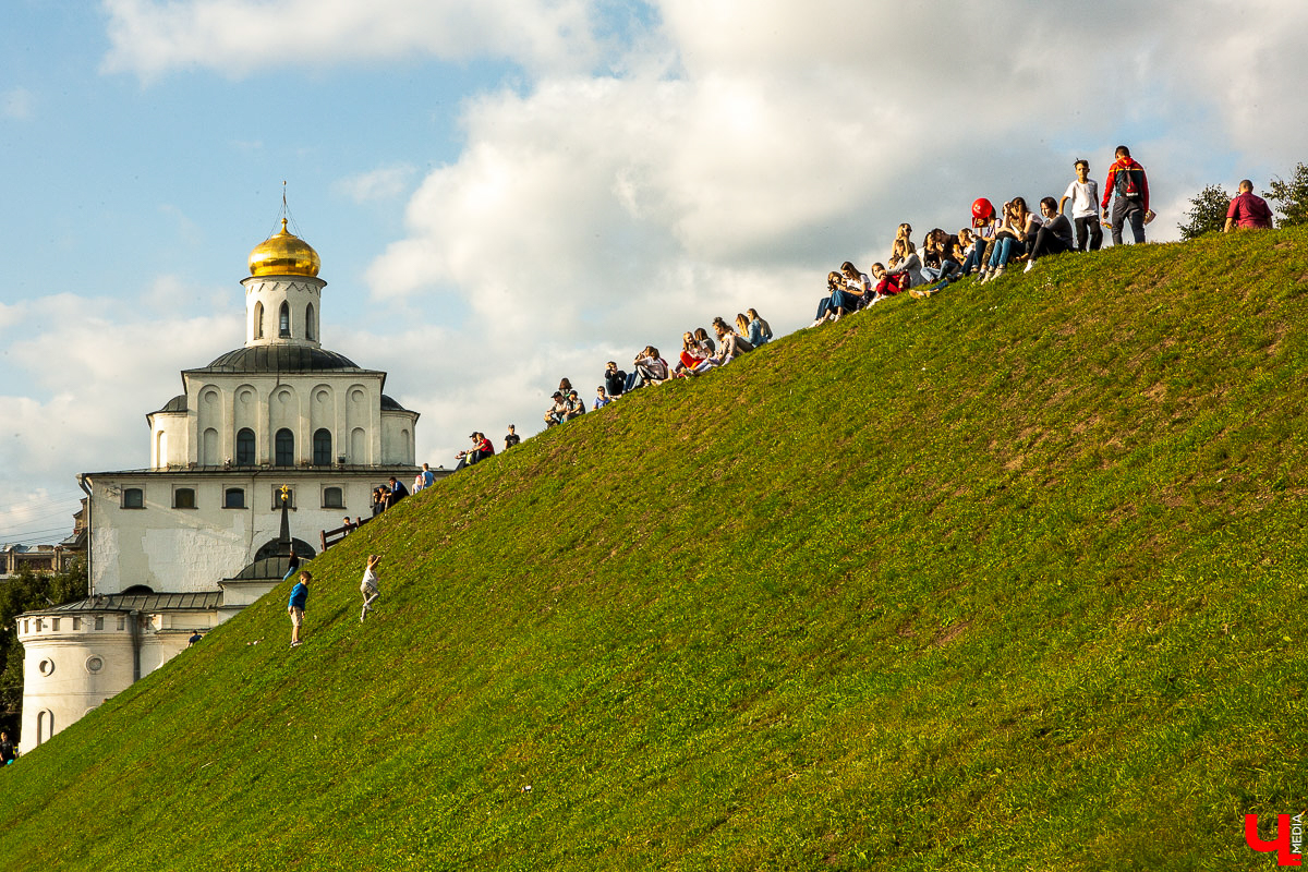 Первые детские площадки во Владимире появились в начале XX века. Какими они были и где располагались? И во что там играла ребятня?