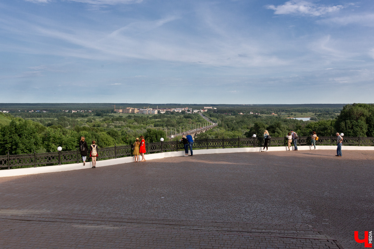 Первые детские площадки во Владимире появились в начале XX века. Какими они были и где располагались? И во что там играла ребятня?