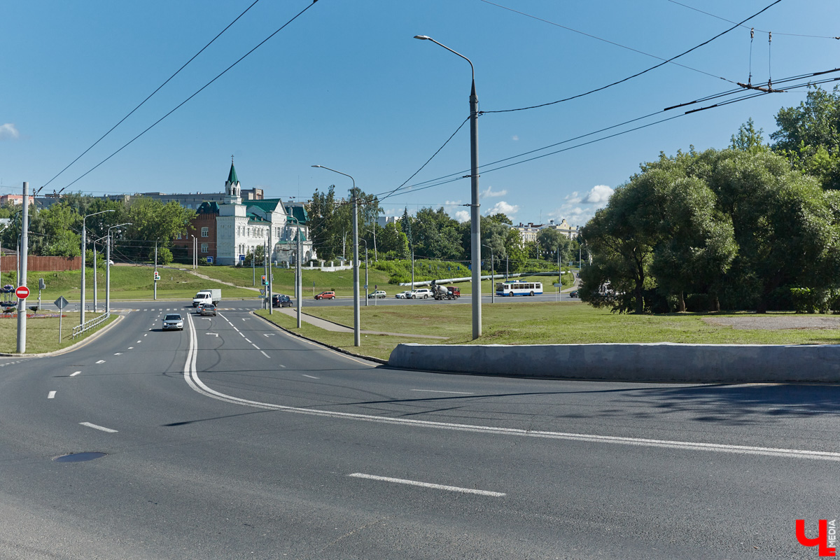 Первые детские площадки во Владимире появились в начале XX века. Какими они были и где располагались? И во что там играла ребятня?
