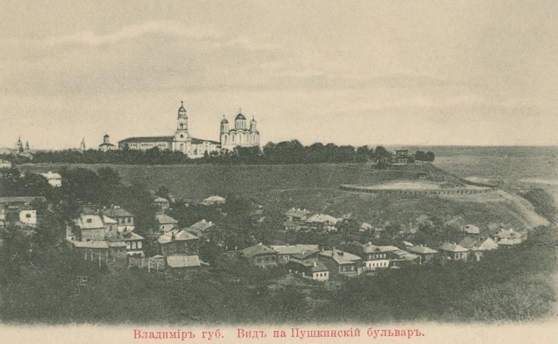 Первые детские площадки во Владимире появились в начале XX века. Какими они были и где располагались? И во что там играла ребятня?