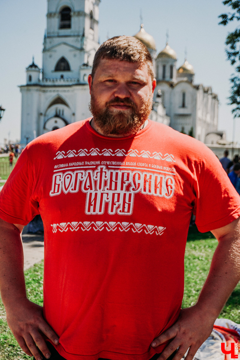 Ежегодный спортивный фестиваль «Богатырские игры-2021» отгремел за один день, зато какой насыщенный! Наслаждаемся рекордами владимирских богатырей; узнаем, как безболезненно стать рыцарем и как любители тренироваться три раза в неделю становятся чемпионами.