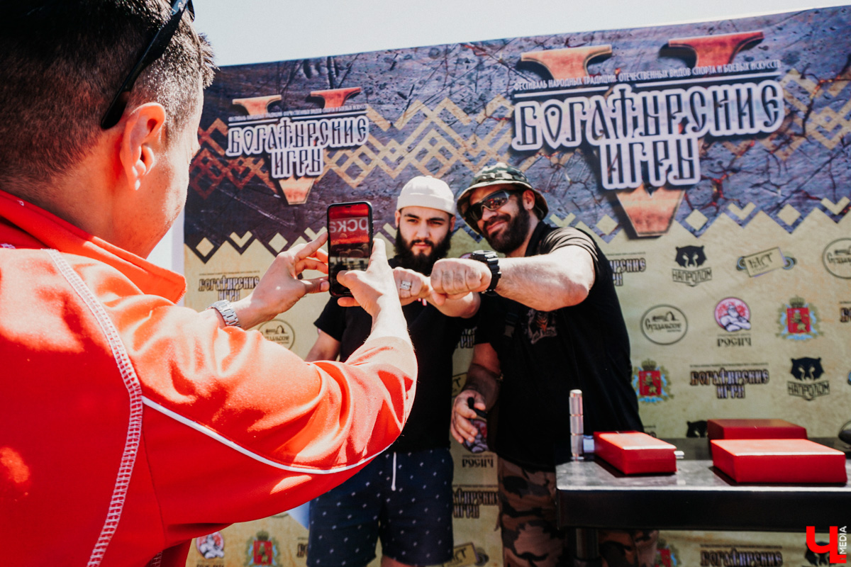 Ежегодный спортивный фестиваль «Богатырские игры-2021» отгремел за один день, зато какой насыщенный! Наслаждаемся рекордами владимирских богатырей; узнаем, как безболезненно стать рыцарем и как любители тренироваться три раза в неделю становятся чемпионами.