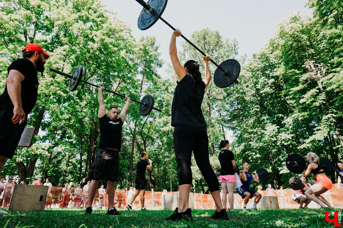 Ежегодный спортивный фестиваль «Богатырские игры-2021» отгремел за один день, зато какой насыщенный! Наслаждаемся рекордами владимирских богатырей; узнаем, как безболезненно стать рыцарем и как любители тренироваться три раза в неделю становятся чемпионами.