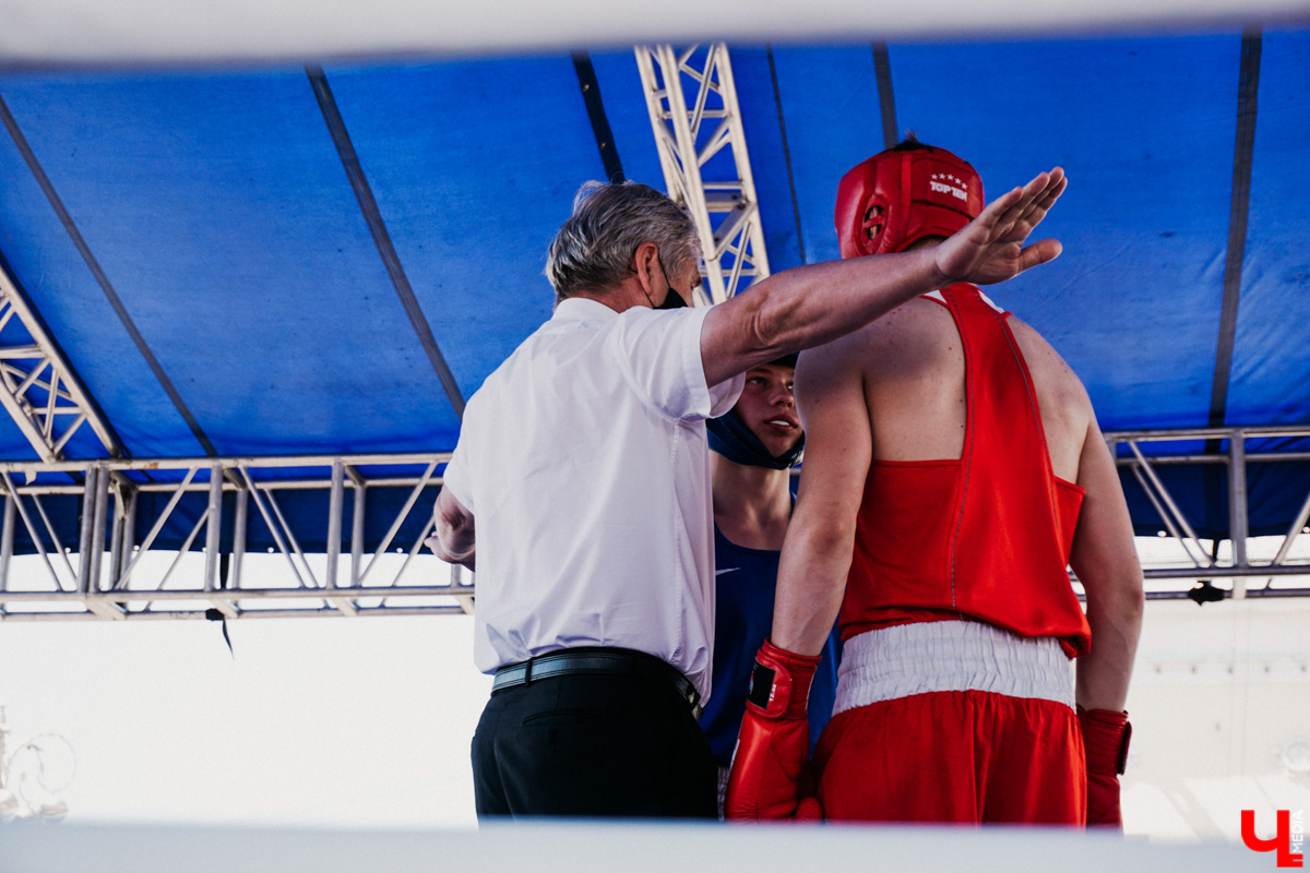 Ежегодный спортивный фестиваль «Богатырские игры-2021» отгремел за один день, зато какой насыщенный! Наслаждаемся рекордами владимирских богатырей; узнаем, как безболезненно стать рыцарем и как любители тренироваться три раза в неделю становятся чемпионами.