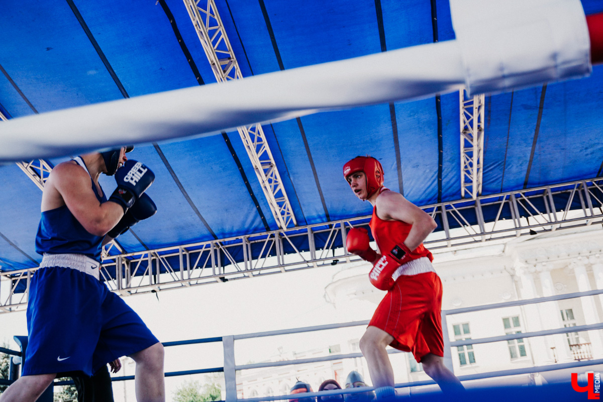 Ежегодный спортивный фестиваль «Богатырские игры-2021» отгремел за один день, зато какой насыщенный! Наслаждаемся рекордами владимирских богатырей; узнаем, как безболезненно стать рыцарем и как любители тренироваться три раза в неделю становятся чемпионами.