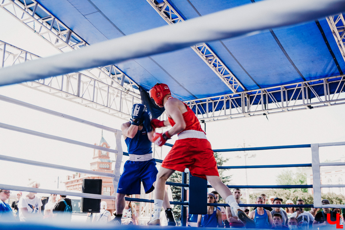 Ежегодный спортивный фестиваль «Богатырские игры-2021» отгремел за один день, зато какой насыщенный! Наслаждаемся рекордами владимирских богатырей; узнаем, как безболезненно стать рыцарем и как любители тренироваться три раза в неделю становятся чемпионами.