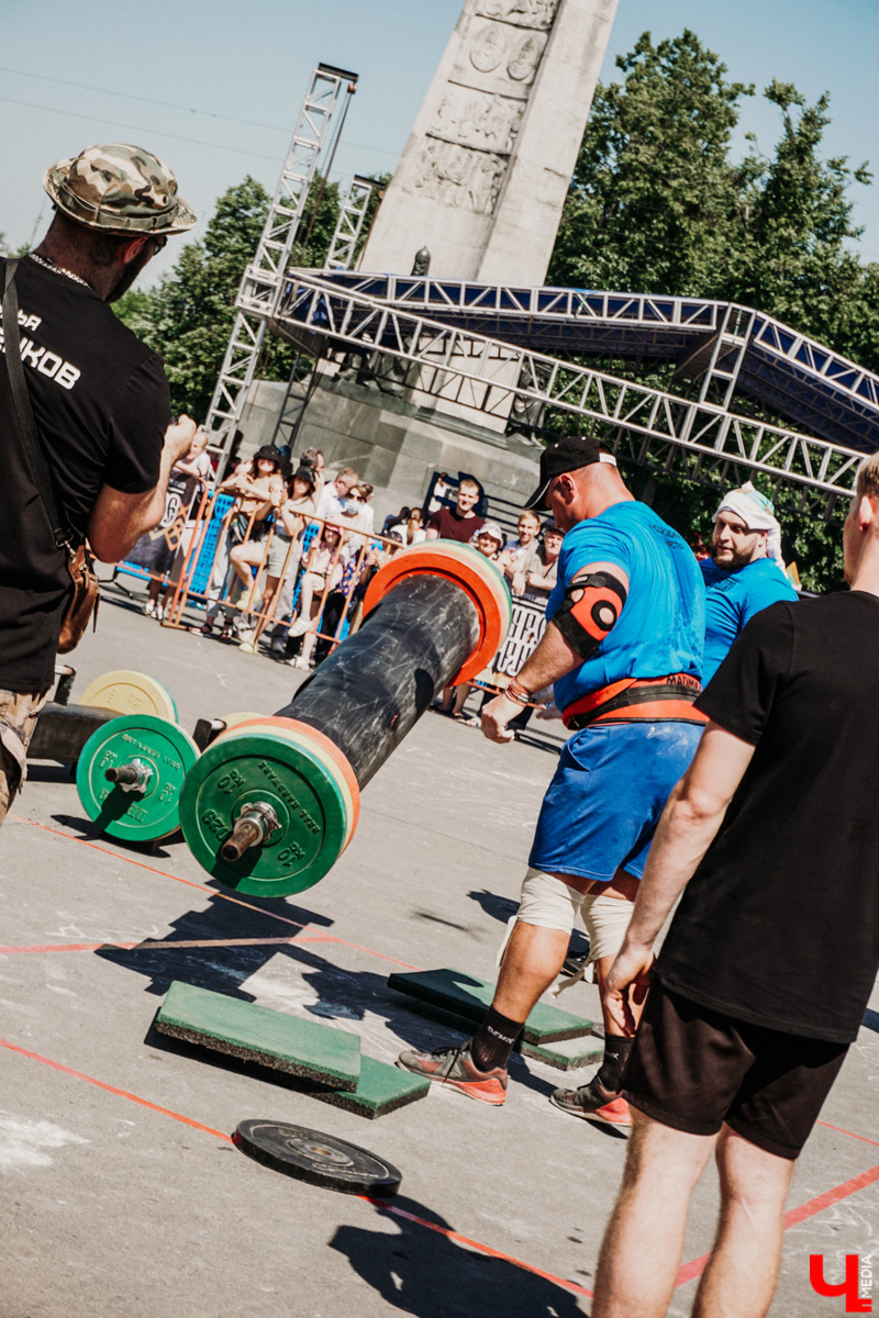 Ежегодный спортивный фестиваль «Богатырские игры-2021» отгремел за один день, зато какой насыщенный! Наслаждаемся рекордами владимирских богатырей; узнаем, как безболезненно стать рыцарем и как любители тренироваться три раза в неделю становятся чемпионами.