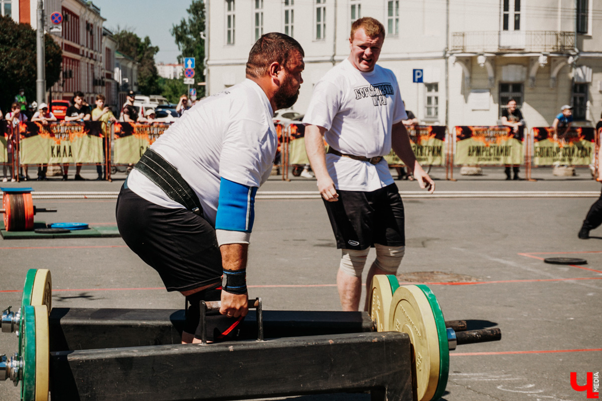 Ежегодный спортивный фестиваль «Богатырские игры-2021» отгремел за один день, зато какой насыщенный! Наслаждаемся рекордами владимирских богатырей; узнаем, как безболезненно стать рыцарем и как любители тренироваться три раза в неделю становятся чемпионами.