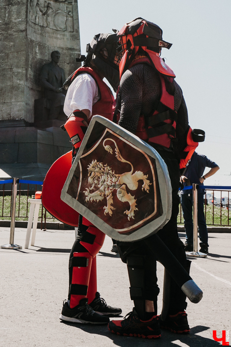 Ежегодный спортивный фестиваль «Богатырские игры-2021» отгремел за один день, зато какой насыщенный! Наслаждаемся рекордами владимирских богатырей; узнаем, как безболезненно стать рыцарем и как любители тренироваться три раза в неделю становятся чемпионами.