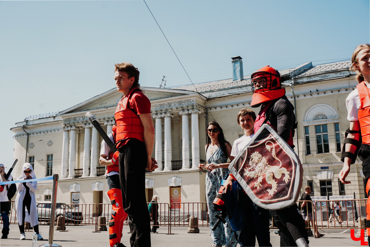 Ежегодный спортивный фестиваль «Богатырские игры-2021» отгремел за один день, зато какой насыщенный! Наслаждаемся рекордами владимирских богатырей; узнаем, как безболезненно стать рыцарем и как любители тренироваться три раза в неделю становятся чемпионами.