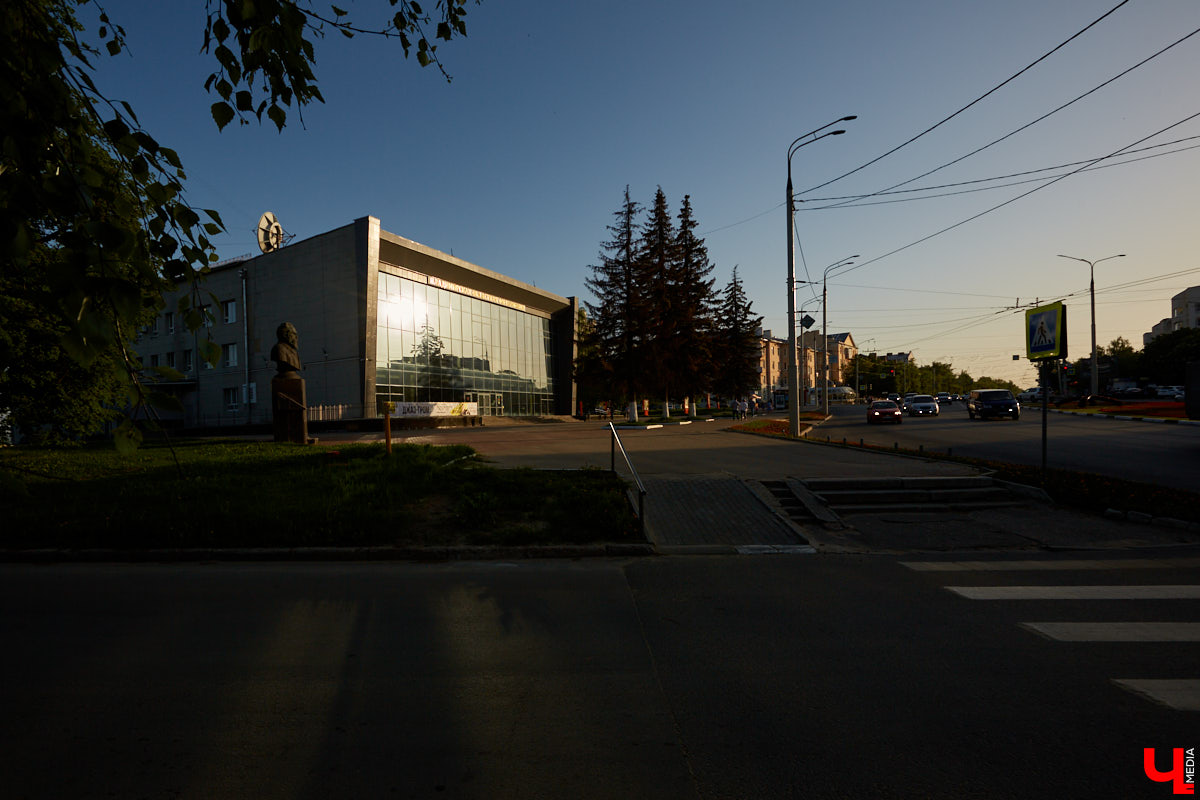 Как в совмоде сочетаются одновременно функциональность и воздушность? «Ключ-Медиа» попробовал разобраться, составив обзор владимирских зданий в стиле советского модернизма по мотивам лекции члена Союза архитекторов России Людмилы Басмановой.