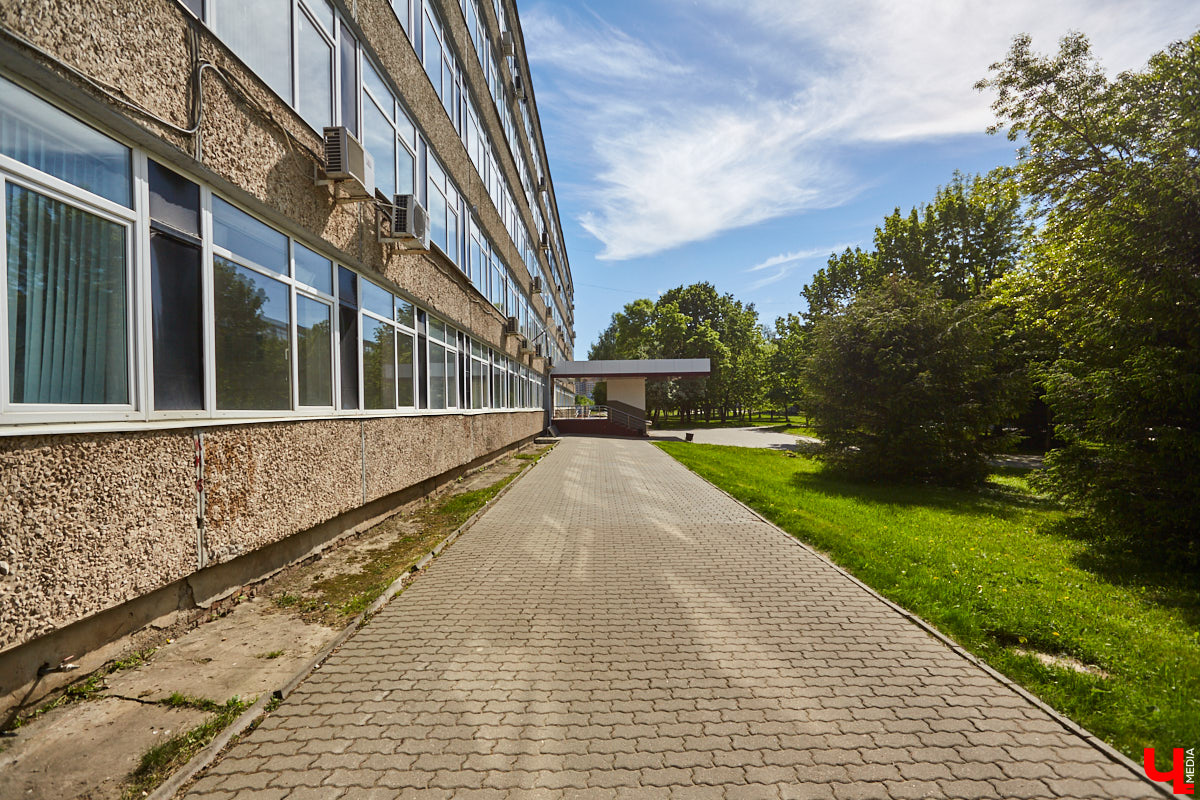 Как в совмоде сочетаются одновременно функциональность и воздушность? «Ключ-Медиа» попробовал разобраться, составив обзор владимирских зданий в стиле советского модернизма по мотивам лекции члена Союза архитекторов России Людмилы Басмановой.