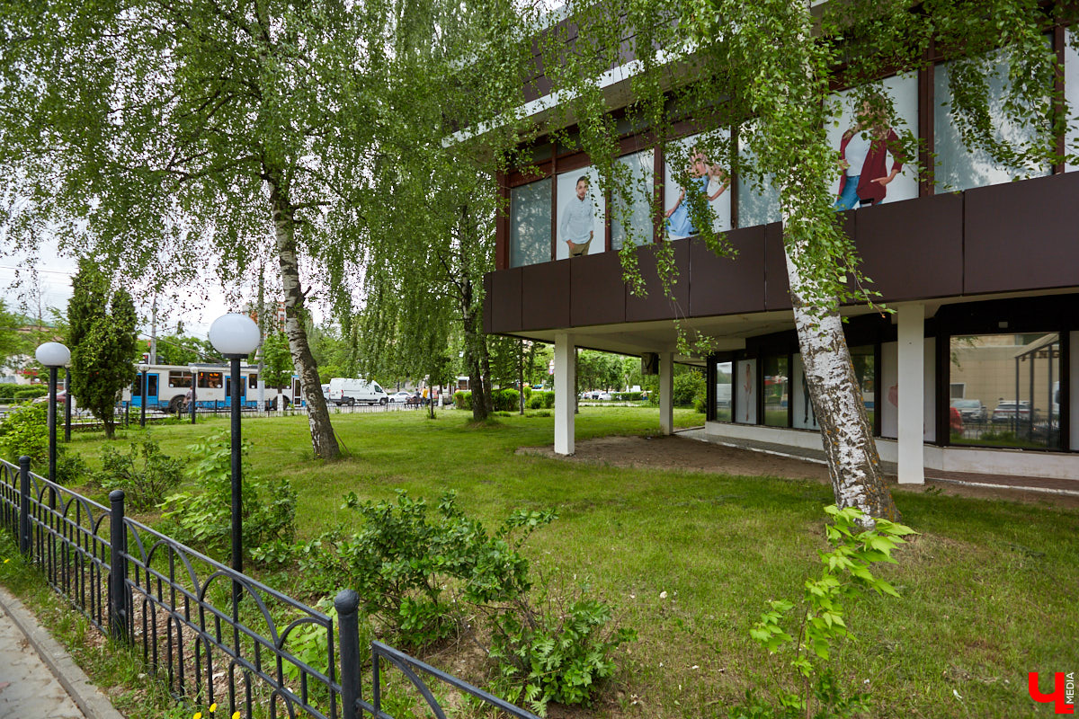 Как в совмоде сочетаются одновременно функциональность и воздушность? «Ключ-Медиа» попробовал разобраться, составив обзор владимирских зданий в стиле советского модернизма по мотивам лекции члена Союза архитекторов России Людмилы Басмановой.